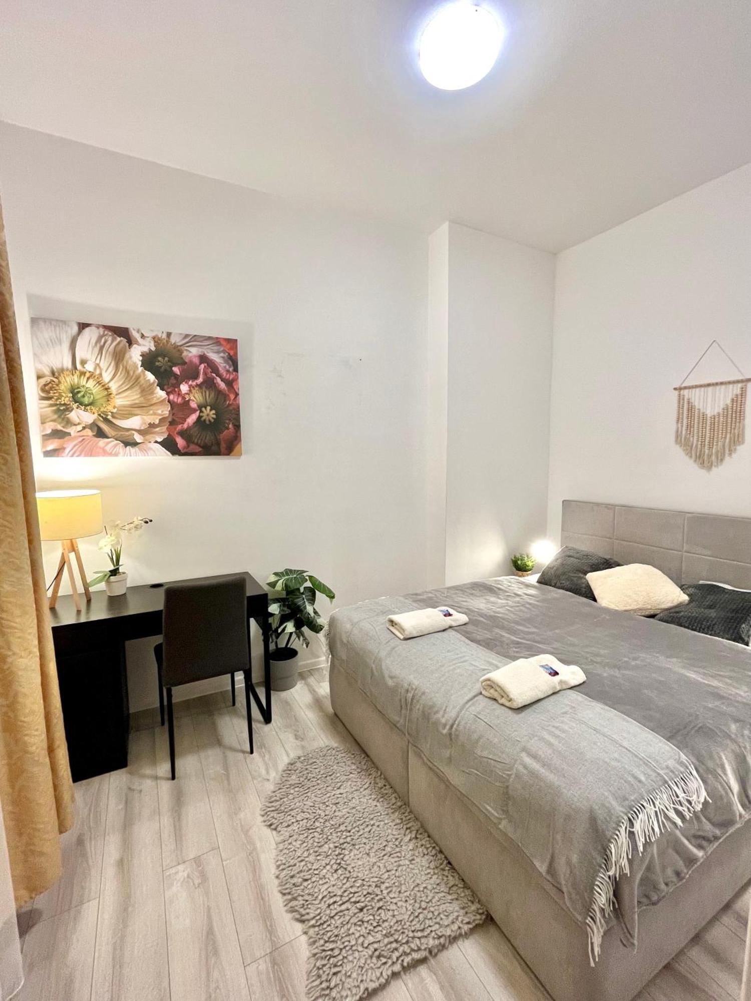 Apartment Robin - Old Town Братислава Экстерьер фото