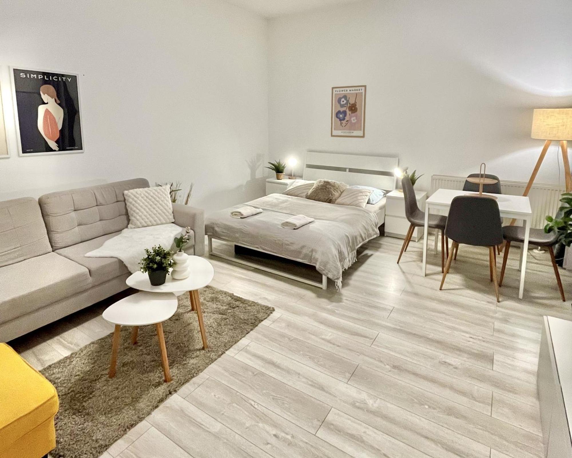 Apartment Robin - Old Town Братислава Экстерьер фото
