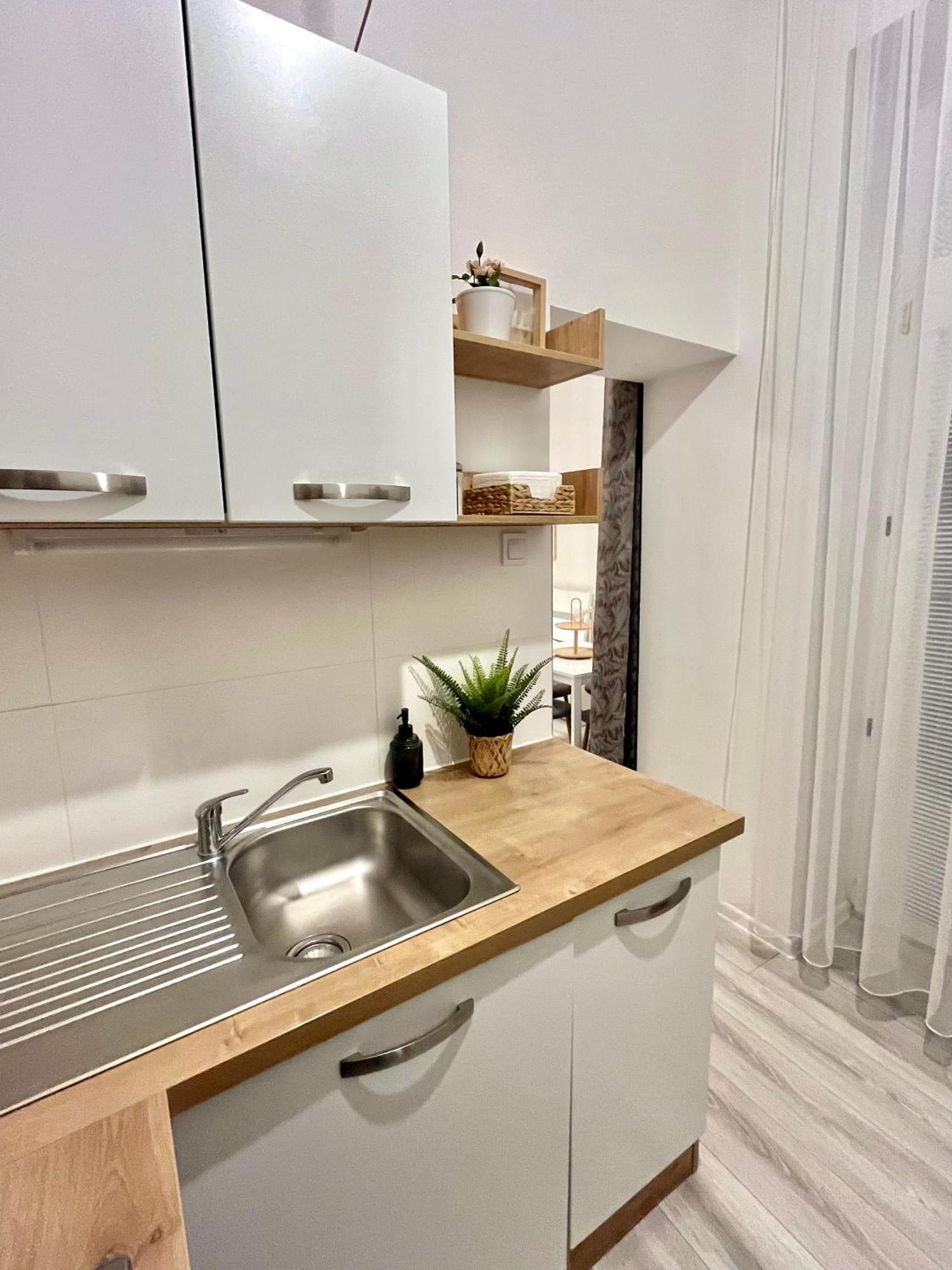 Apartment Robin - Old Town Братислава Экстерьер фото