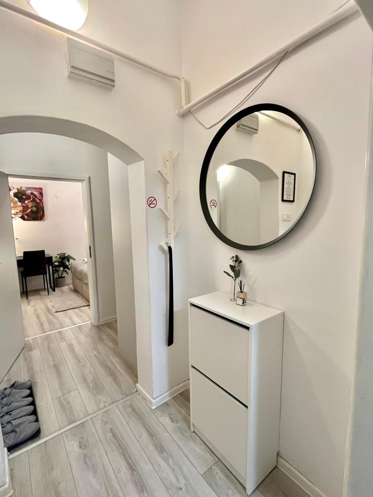 Apartment Robin - Old Town Братислава Экстерьер фото